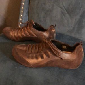 Men’s brown TSUBO casual shoe